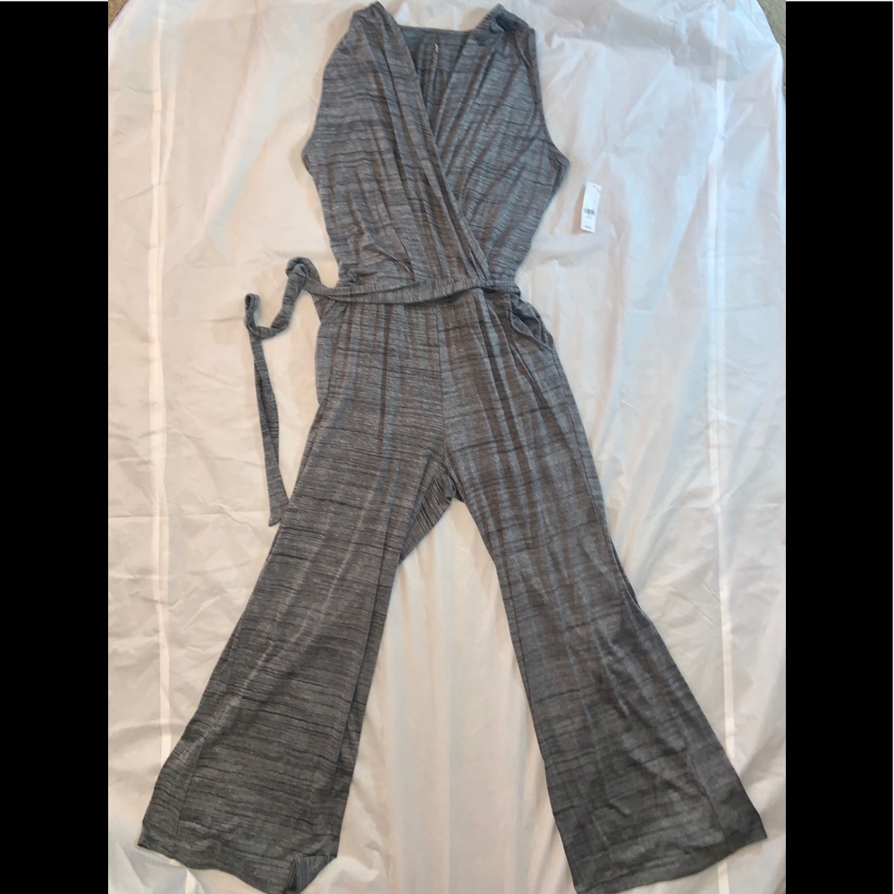 NY&Co🖤New Grey Sleeveless Jumpsuit